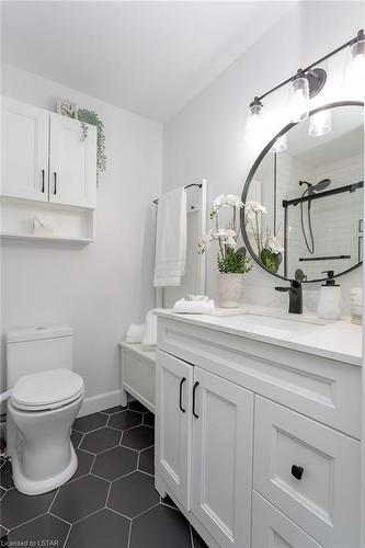 94-590 Millbank Drive, London, ON - Indoor Photo Showing Bathroom