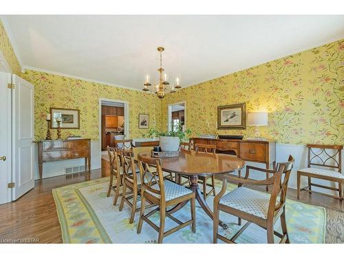 138 Hunt Club Drive, London, ON - Indoor Photo Showing Dining Room