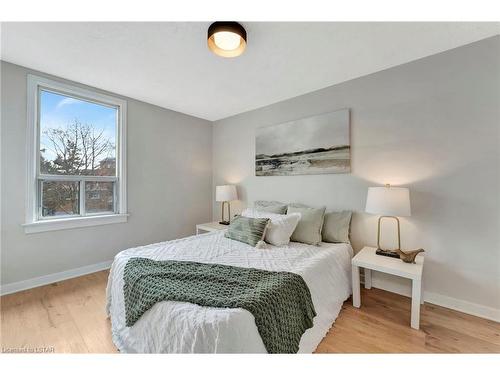 221 East 14Th Street, Hamilton, ON - Indoor Photo Showing Bedroom