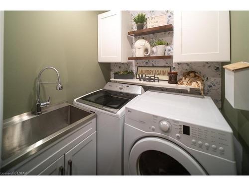 91 Clarence Street, Strathroy Caradoc (Munic), ON - Indoor Photo Showing Laundry Room
