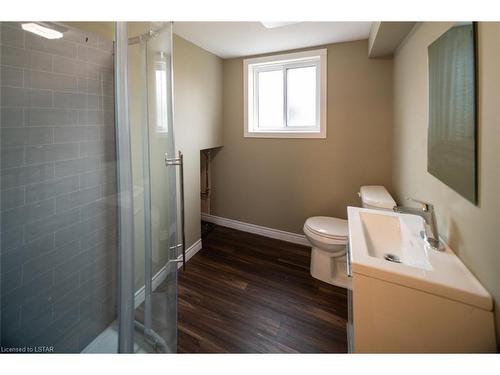 91 Clarence Street, Strathroy Caradoc (Munic), ON - Indoor Photo Showing Bathroom