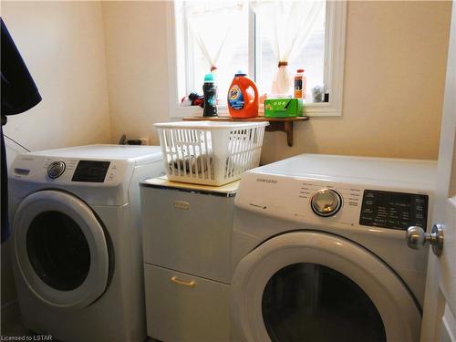 154 Kingfisher Avenue, Woodstock, ON - Indoor Photo Showing Laundry Room
