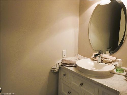 154 Kingfisher Avenue, Woodstock, ON - Indoor Photo Showing Bathroom