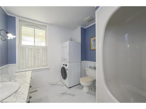 38814 Talbot Line, St. Thomas, ON - Indoor Photo Showing Bathroom