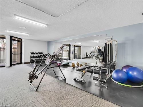 2704-363 Colborne Street, London, ON - Indoor Photo Showing Gym Room