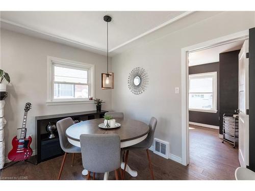 106 Fairmont Avenue, London, ON - Indoor Photo Showing Dining Room