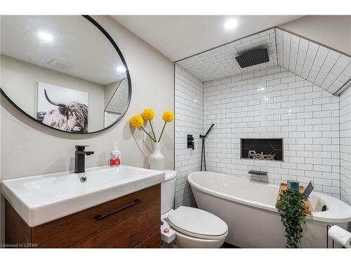 106 Fairmont Avenue, London, ON - Indoor Photo Showing Bathroom