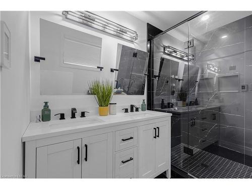 16 Mountsfield Drive, London, ON - Indoor Photo Showing Bathroom