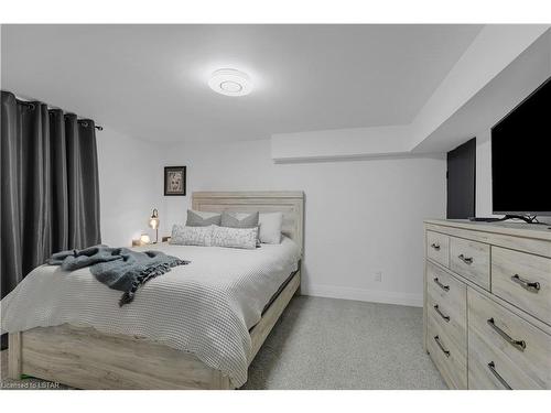 16 Mountsfield Drive, London, ON - Indoor Photo Showing Bedroom