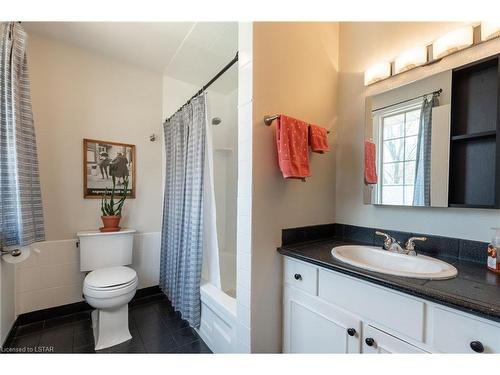 64 Sherwood Avenue, London, ON - Indoor Photo Showing Bathroom