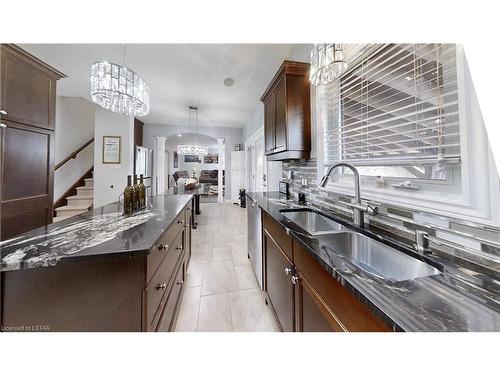 3441 Mclauchlan Crescent, London, ON - Indoor Photo Showing Kitchen With Double Sink