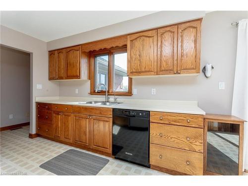 9806 Tower Line Road, Central Elgin (Munic), ON - Indoor Photo Showing Kitchen With Double Sink