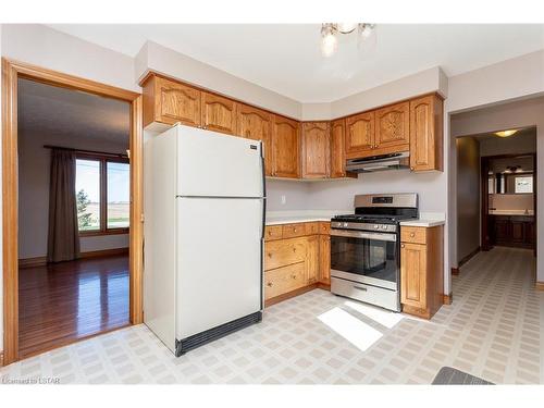 9806 Tower Line Road, Central Elgin (Munic), ON - Indoor Photo Showing Kitchen