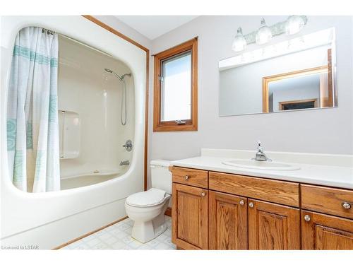 9806 Tower Line Road, Central Elgin (Munic), ON - Indoor Photo Showing Bathroom