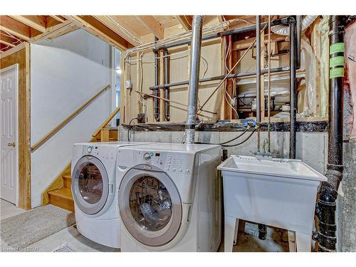 24-335 Lighthouse Road, London, ON - Indoor Photo Showing Laundry Room