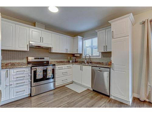24-335 Lighthouse Road, London, ON - Indoor Photo Showing Kitchen