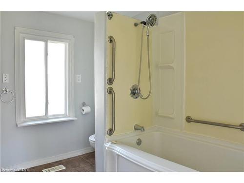 21 Miller Street, St. Thomas, ON - Indoor Photo Showing Bathroom
