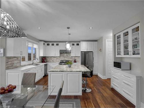 2217 Dauncey Crescent, London, ON - Indoor Photo Showing Kitchen With Upgraded Kitchen