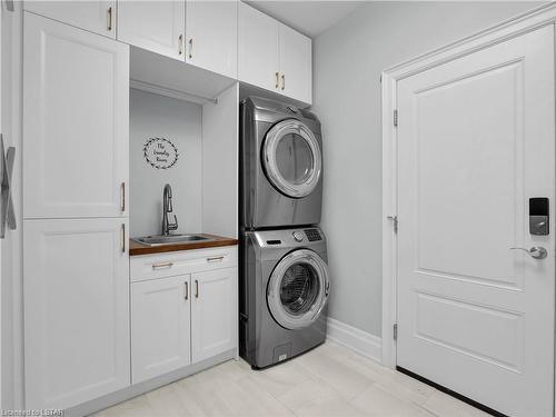 2217 Dauncey Crescent, London, ON - Indoor Photo Showing Laundry Room