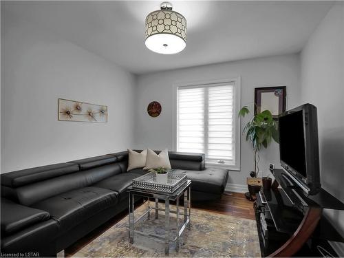 2217 Dauncey Crescent, London, ON - Indoor Photo Showing Living Room