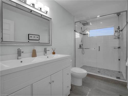 2217 Dauncey Crescent, London, ON - Indoor Photo Showing Bathroom