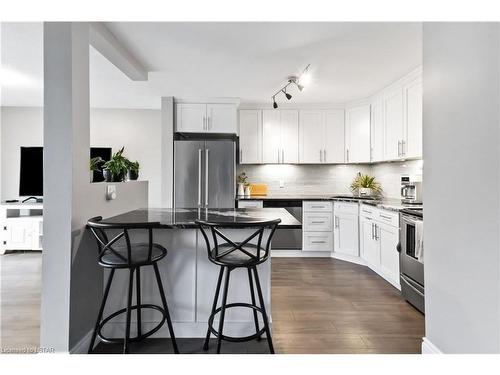 918 Shelborne Street, London, ON - Indoor Photo Showing Kitchen With Upgraded Kitchen