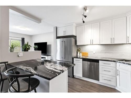 918 Shelborne Street, London, ON - Indoor Photo Showing Kitchen With Upgraded Kitchen