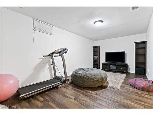 918 Shelborne Street, London, ON - Indoor Photo Showing Gym Room