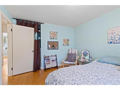 26 Sylvan Drive, Cambridge, ON - Indoor Photo Showing Bedroom