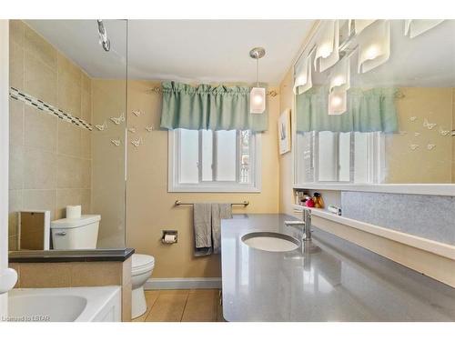 26 Sylvan Drive, Cambridge, ON - Indoor Photo Showing Bathroom