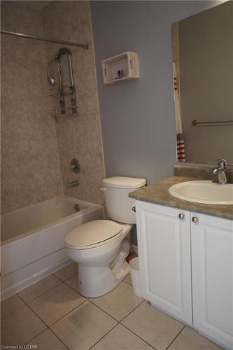1006-353 Commissioners Road W, London, ON - Indoor Photo Showing Bathroom