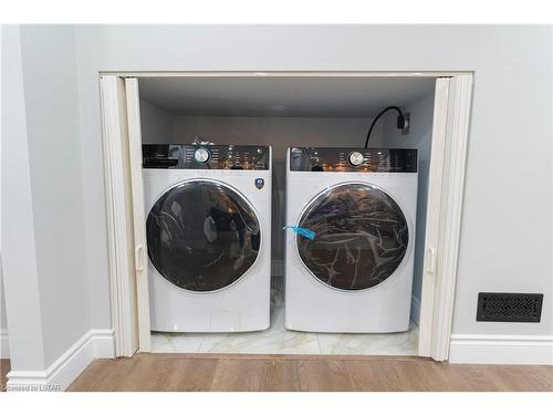 1534 Perth Avenue, London, ON - Indoor Photo Showing Laundry Room