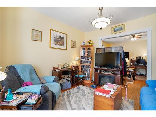 497 George Street, Woodstock, ON - Indoor Photo Showing Living Room