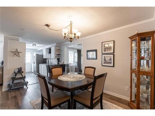 301 Glen Abbey Court, Grand Bend, ON - Indoor Photo Showing Dining Room