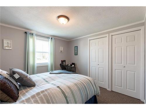 301 Glen Abbey Court, Grand Bend, ON - Indoor Photo Showing Bedroom