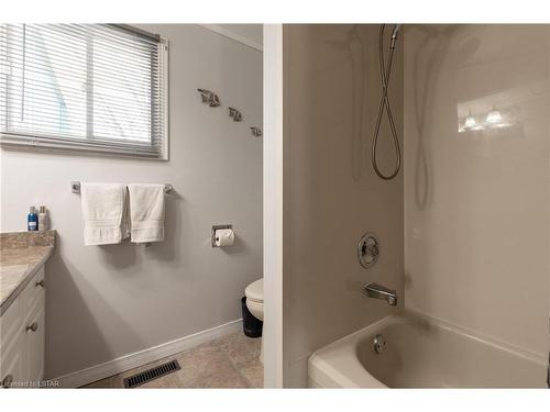 301 Glen Abbey Court, Grand Bend, ON - Indoor Photo Showing Bathroom