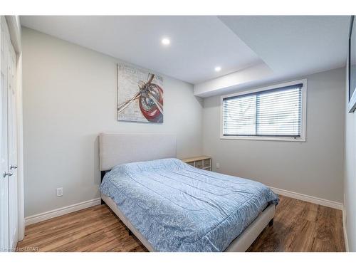 1541 Devos Drive, London, ON - Indoor Photo Showing Bedroom