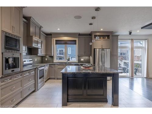 6696 Raleigh Boulevard, London, ON - Indoor Photo Showing Kitchen With Upgraded Kitchen