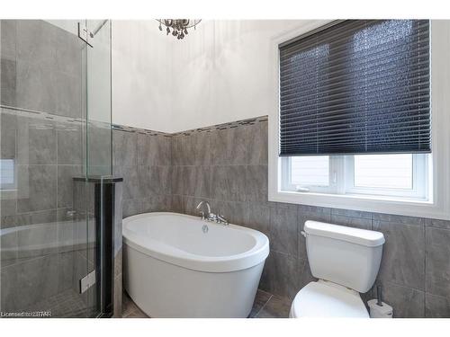 6696 Raleigh Boulevard, London, ON - Indoor Photo Showing Bathroom