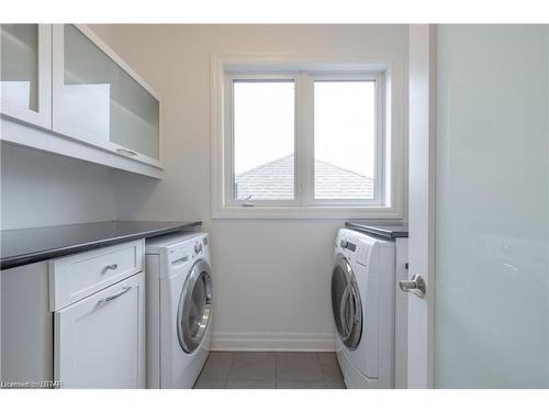 6696 Raleigh Boulevard, London, ON - Indoor Photo Showing Laundry Room
