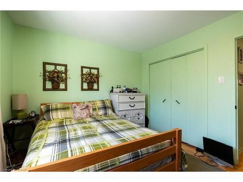 2-922 Notre Dame Drive, London, ON - Indoor Photo Showing Bedroom