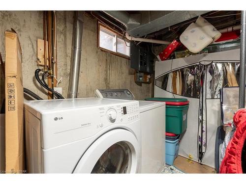 2-922 Notre Dame Drive, London, ON - Indoor Photo Showing Laundry Room