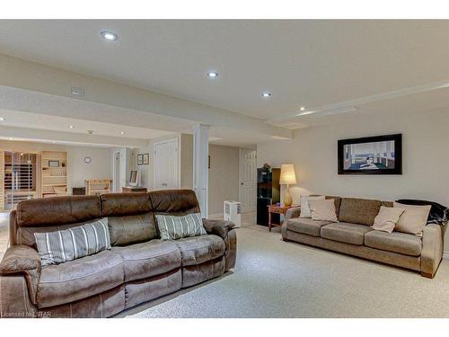 411 Kingbird Court, London, ON - Indoor Photo Showing Living Room