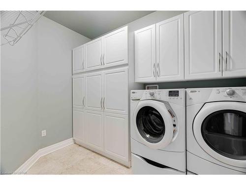 2602-330 Ridout Street N, London, ON - Indoor Photo Showing Laundry Room