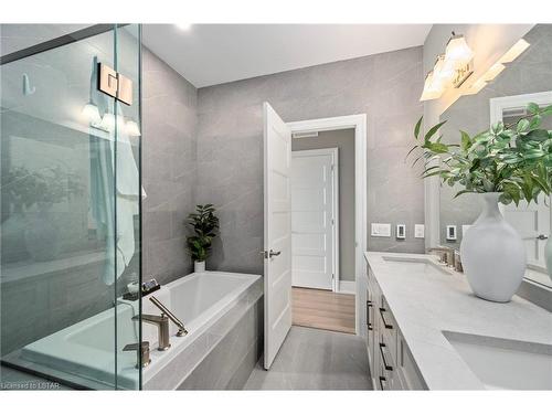 1001-460 Callaway Road, London, ON - Indoor Photo Showing Bathroom
