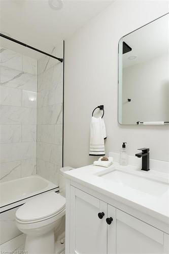 2 Eula White Place, London, ON - Indoor Photo Showing Bathroom