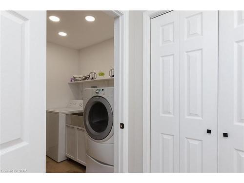 2 Eula White Place, London, ON - Indoor Photo Showing Laundry Room