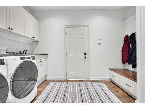130 Staffordshire Court, London, ON - Indoor Photo Showing Laundry Room