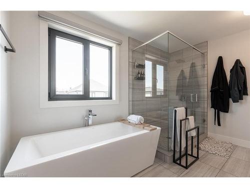 1269 Silverfox Drive, London, ON - Indoor Photo Showing Bathroom