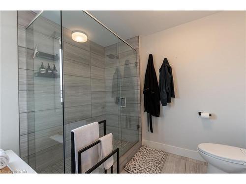 1269 Silverfox Drive, London, ON - Indoor Photo Showing Bathroom